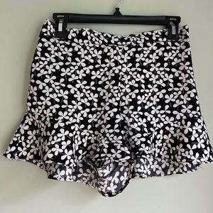 Who What Wear Black & White Floral Ruffle Shorts